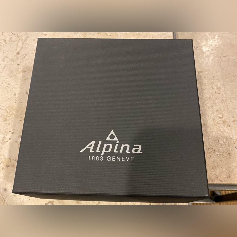 Alpina Apliner 4 Automatic Swiss Watch; 44 mm - Picture 2 of 9